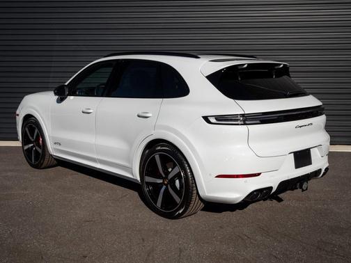 2025 Porsche Cayenne GTS