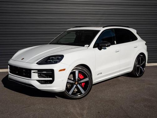 2025 Porsche Cayenne GTS