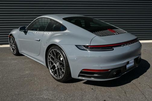 2024 Porsche 911 Carrera