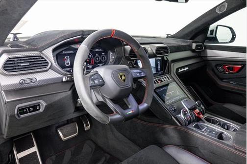 2023 Lamborghini Urus Performante