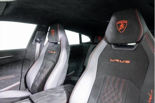 2023 Lamborghini Urus Performante