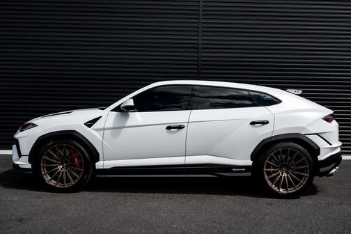 2023 Lamborghini Urus Performante