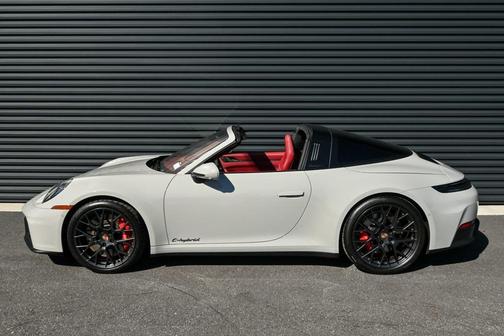 2025 Porsche 911 Targa 4 GTS