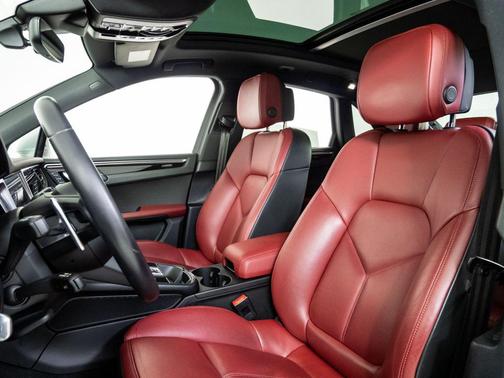 2023 Porsche Macan T