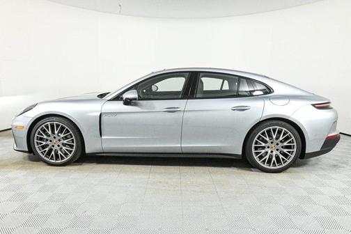 2025 Porsche Panamera E-Hybrid 4