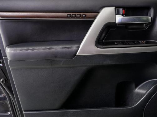 2021 Toyota Land Cruiser Base