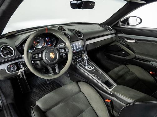 2021 Porsche 718 Cayman GT4