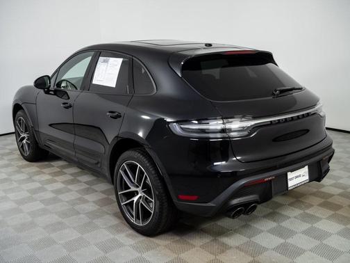 2025 Porsche Macan Base