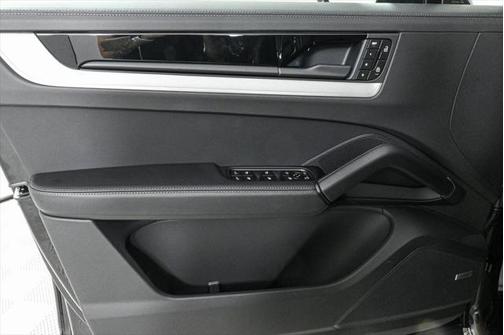 2025 Porsche Cayenne Base