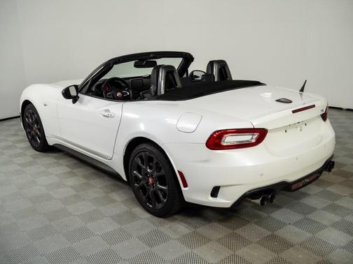 2018 FIAT 124 Spider Base