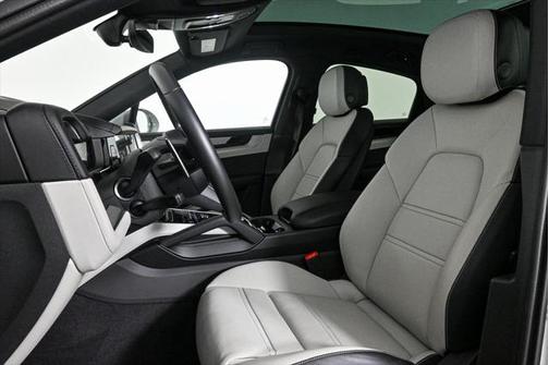2025 Porsche Cayenne Base