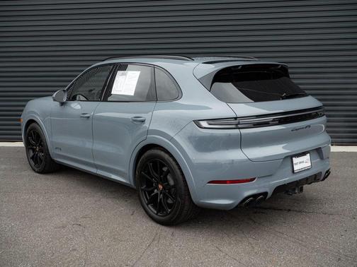2025 Porsche Cayenne GTS