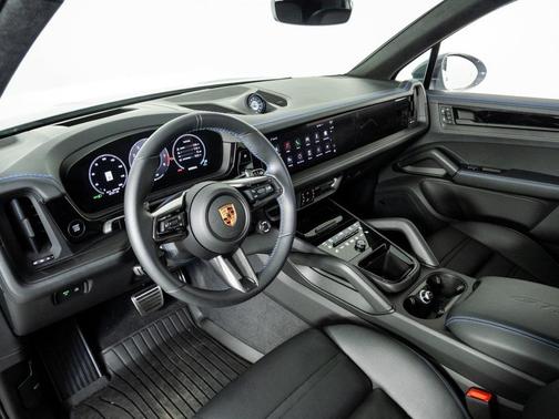 2025 Porsche Cayenne GTS