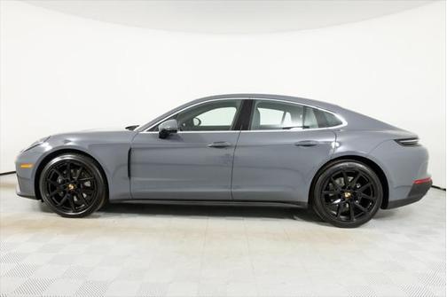 2025 Porsche Panamera 4