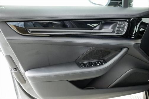 2025 Porsche Panamera 4