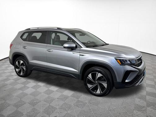 Silver Metallic 2024 Volkswagen Taos 1.5T SE