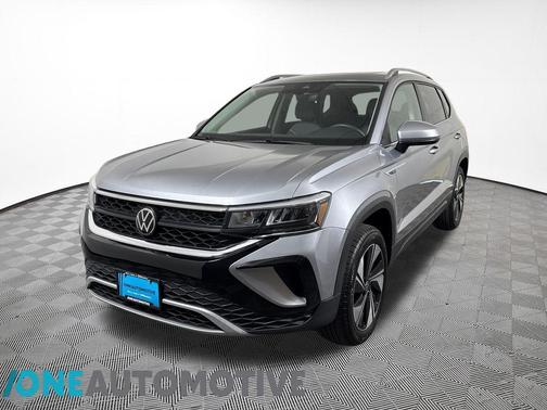 Silver Metallic 2024 Volkswagen Taos 1.5T SE