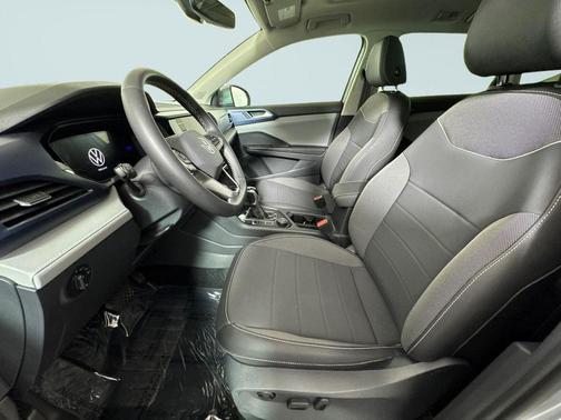 Silver Metallic 2024 Volkswagen Taos 1.5T SE