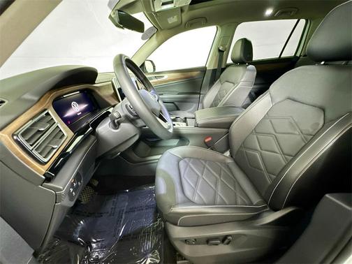 2024 Volkswagen Atlas 2.0T SE w/Technology 4MOTION