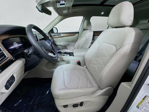 2025 Volkswagen Atlas 2.0T SE w/Technology 4MOTION