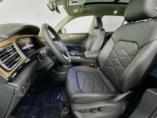 2025 Volkswagen Atlas 2.0T SE w/Technology 4MOTION