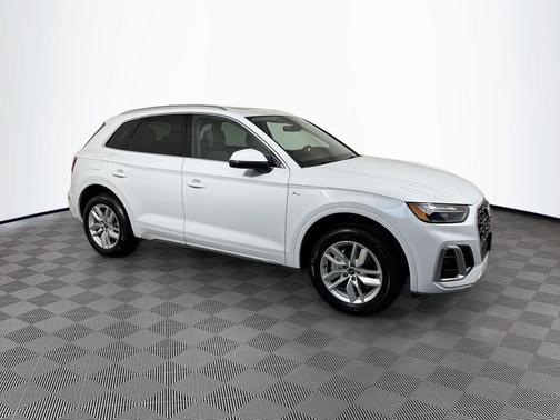 Glacier White Metallic 2022 Audi Q5 45 S line Premium