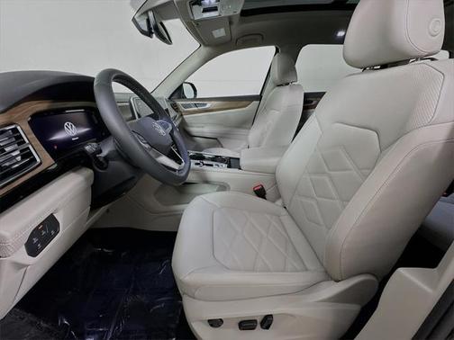 2025 Volkswagen Atlas 2.0T SE w/Technology 4MOTION