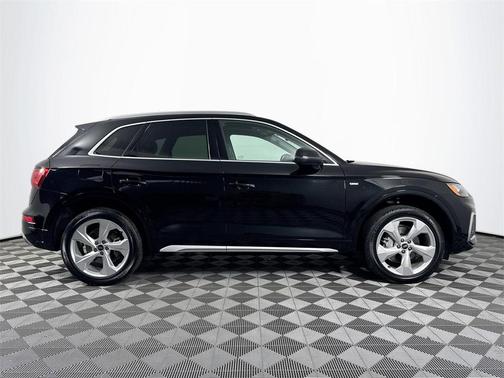 2023 Audi Q5 45 S line Premium Plus