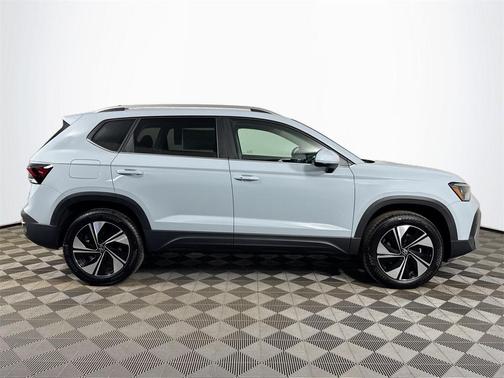 2026 Volkswagen Taos SE