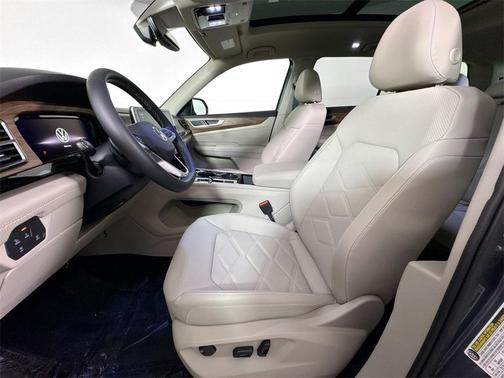 2025 Volkswagen Atlas 2.0T SE w/Technology 4MOTION
