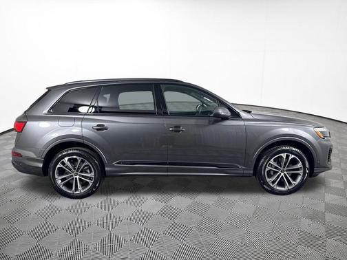 Samurai Gray Metallic 2026 Audi Q7 45 Premium