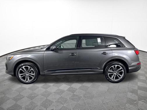 Samurai Gray Metallic 2026 Audi Q7 45 Premium