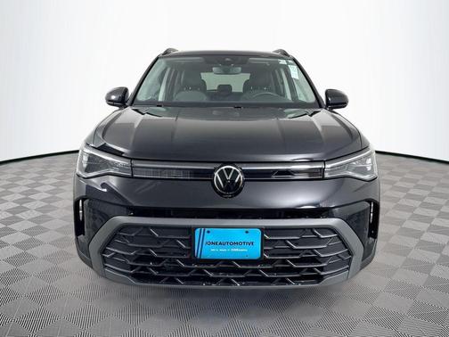 2026 Volkswagen Taos SE Black