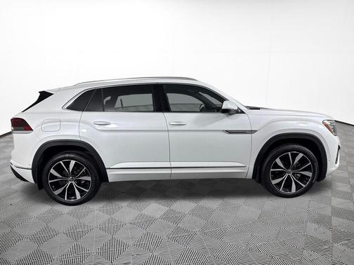 White Pearl 2026 Volkswagen Atlas Cross Sport 2.0T SEL Premium