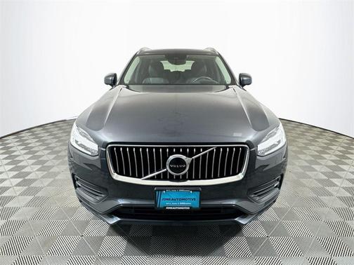2022 Volvo XC90 T6 Momentum