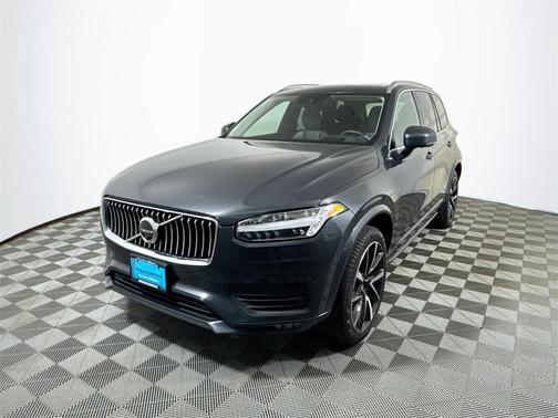2022 Volvo XC90 T6 Momentum