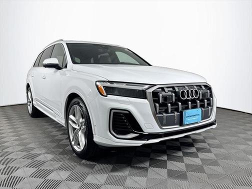 2025 Audi Q7 55 Premium Plus