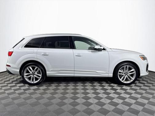 2025 Audi Q7 55 Premium Plus