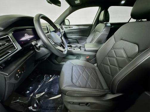 2024 Volkswagen Atlas Cross Sport 2.0T SE w/Technology 4MOTION