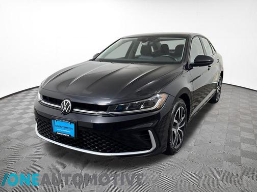 Deep Black Pearl 2025 Volkswagen Jetta 1.5T SE