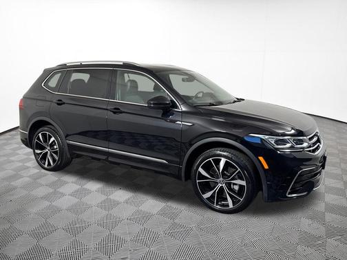 Deep Black Pearl 2024 Volkswagen Tiguan 2.0T SEL R-Line 4MOTION