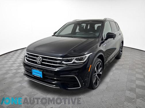 Deep Black Pearl 2024 Volkswagen Tiguan 2.0T SEL R-Line 4MOTION