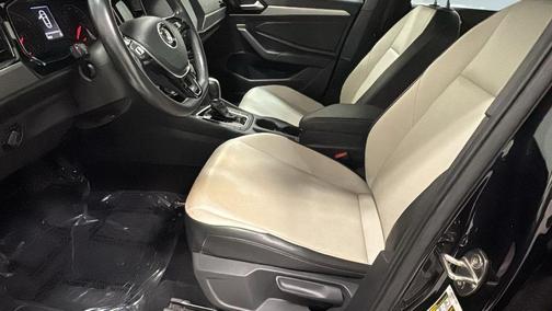 Deep Black 2019 Volkswagen Jetta 1.4T R-Line