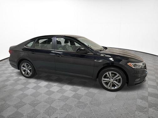 Deep Black 2019 Volkswagen Jetta 1.4T R-Line