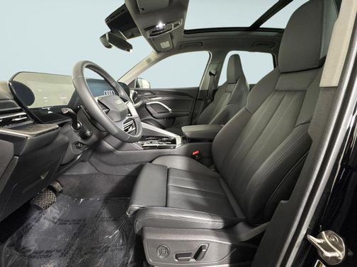 Black Metallic 2025 Audi Q5 Premium Plus TFSI quattro S tronic