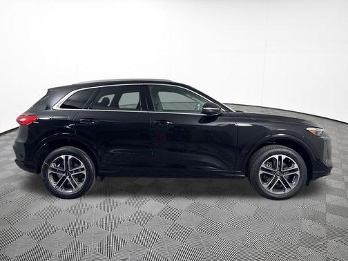Black Metallic 2025 Audi Q5 Premium Plus TFSI quattro S tronic