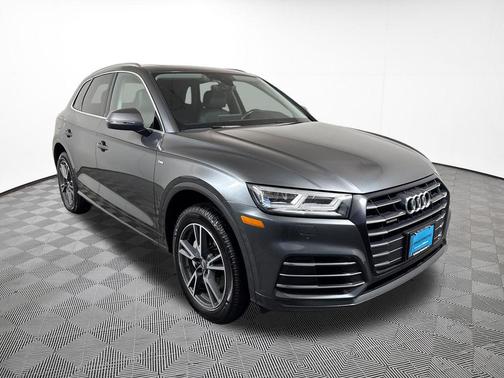 Daytona Gray Pearl Effect 2020 Audi Q5 Premium Plus 55 TFSI e quattro S tronic