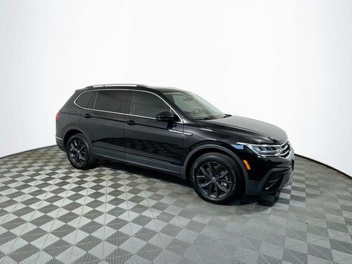 Deep Black 2024 Volkswagen Tiguan 2.0T SE 4MOTION