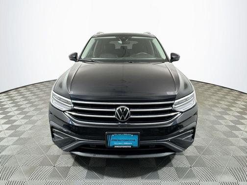 Deep Black 2024 Volkswagen Tiguan 2.0T SE 4MOTION
