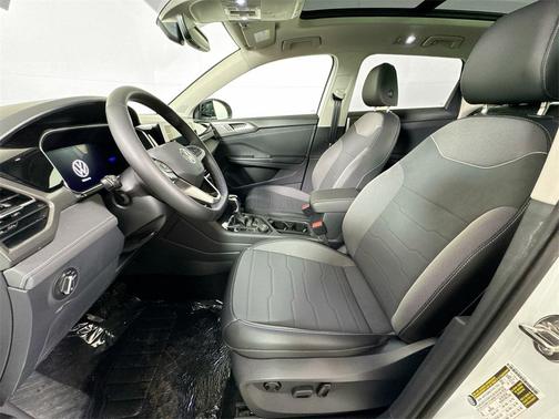 2026 Volkswagen Taos SE Black